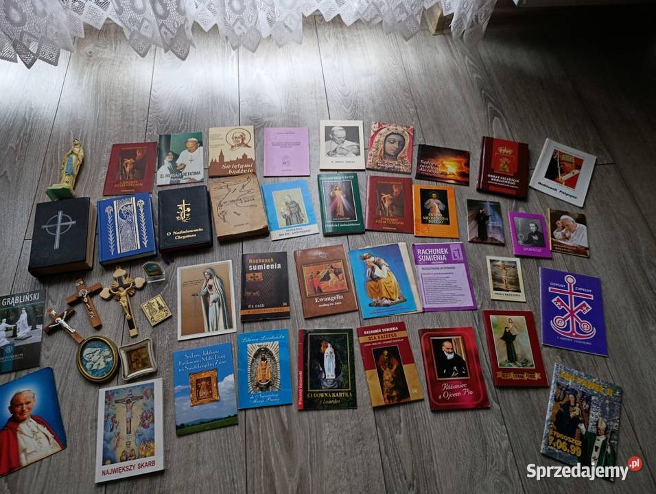 kolekcja dewocjonaliów w tym małych książeczek wielkopolskie Poznań sprzedam