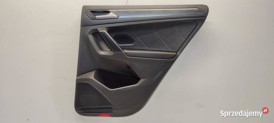 VW TIGUAN II TAPICERKA BOCZKA DRZWI PRAWY TYŁ osobowe