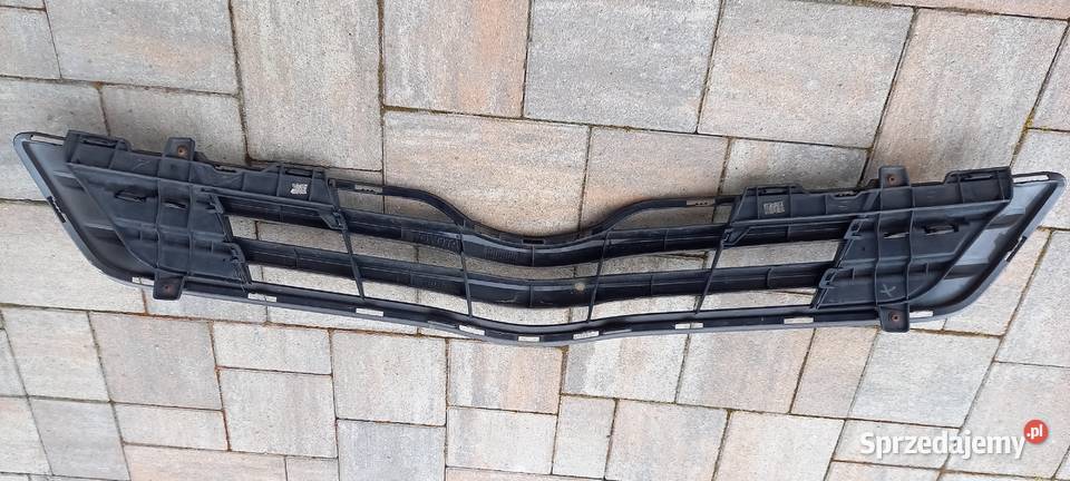 TOYOTA VERSO 0913r Atrapa chrom grill Rok produkcji 2011 Brzozów