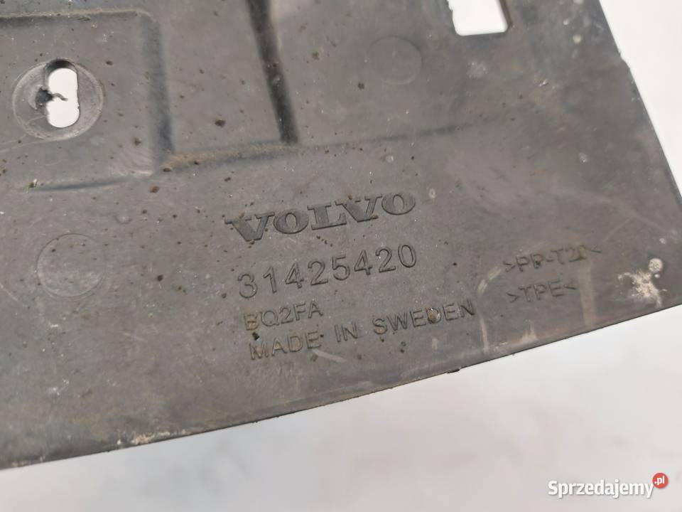 VOLVO XC90 II D5 Osłona kołyski półosi przód