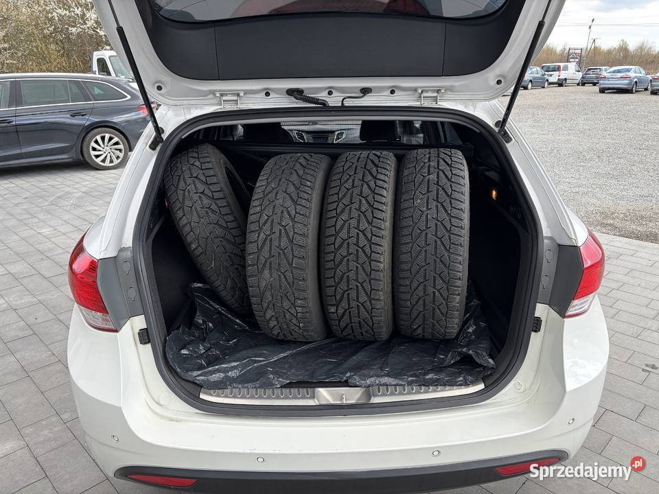 Hyundai i40 benzyna piękna wersja biała perła sprzedam