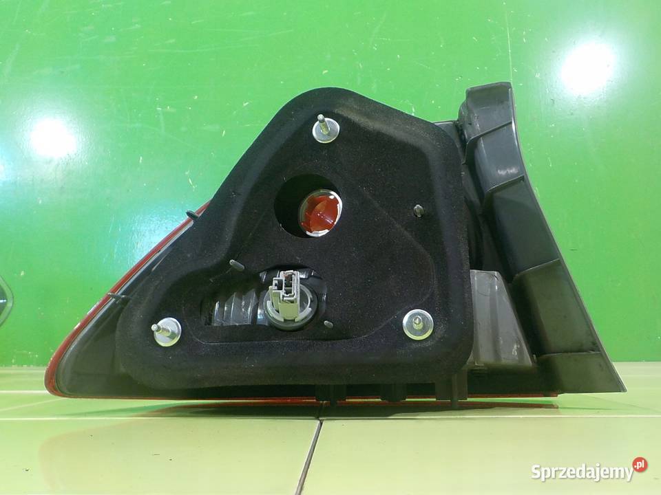 HONDA CIVIC VIII 14 DSI 07r SEDAN 4D lampa prawa sprzedam