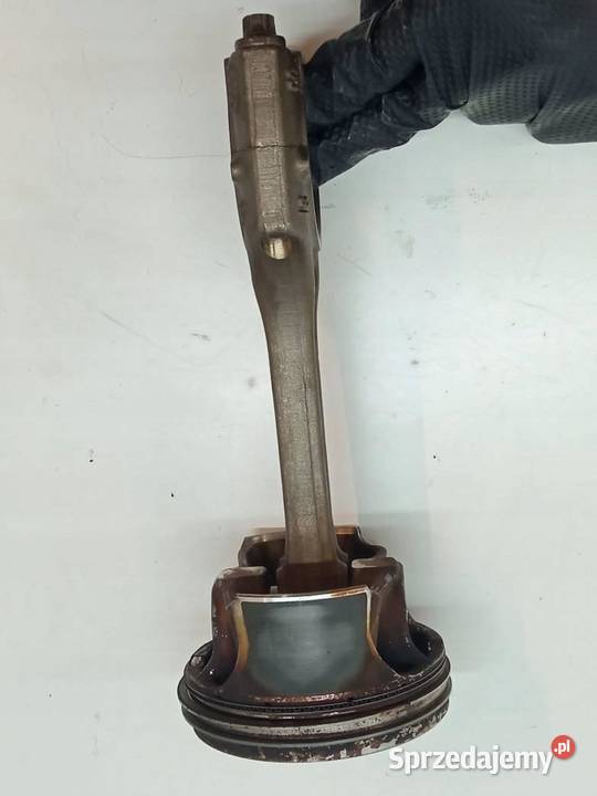 TŁOK KORBOWÓD 82L199 20 TSI TFSI Skoda Superb