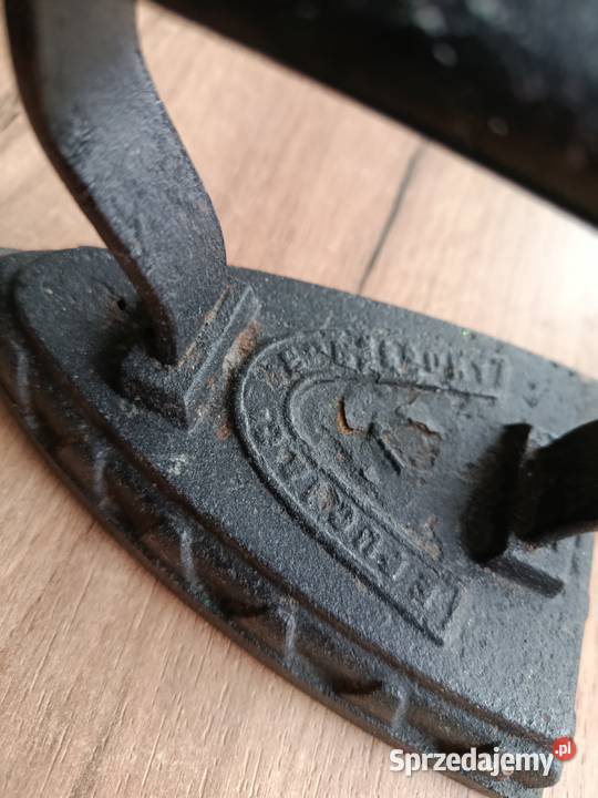 Stare mini żelazko żeliwne prl Choszczno
