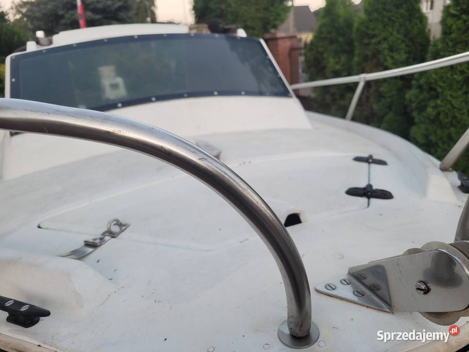 Łódź kabinowa motorówka 42m Honda 15 czterosuw