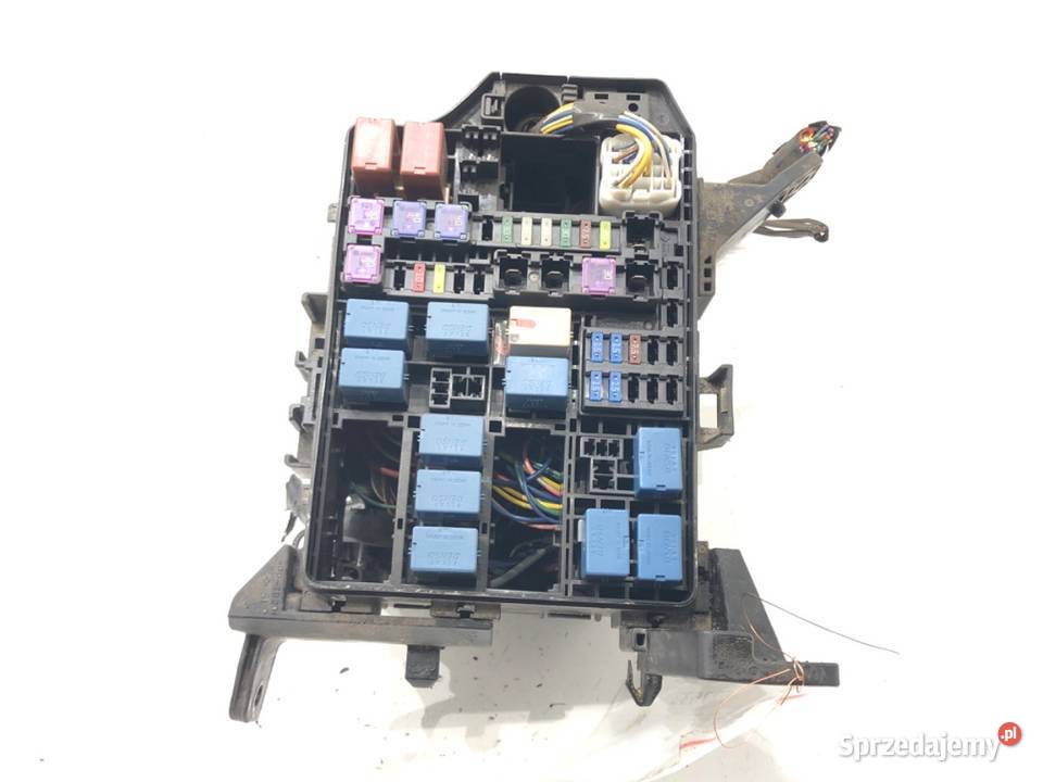 SKRZYNKA BEZPIECZNIKÓW SUZUKI SX4 Hatchback 16 osobowe