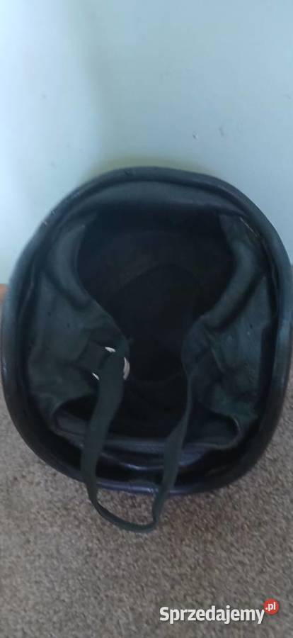 Stary kask motocyklowy z PRL