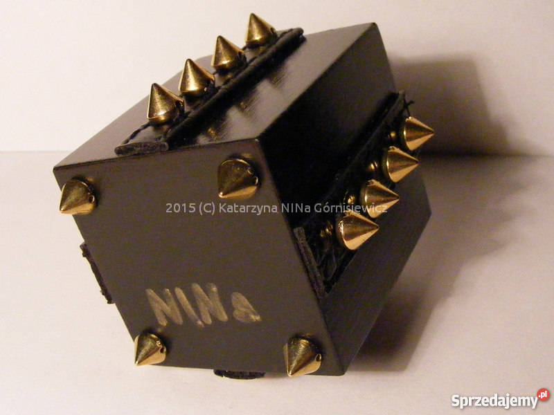 Niespotykane świeczniki na tealight złote ćwieki