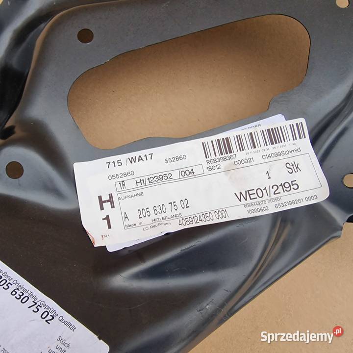 MERCEDES W205 CKLASA MOCOWANIE UCHWYT LAMPY TYŁ Pozostałe