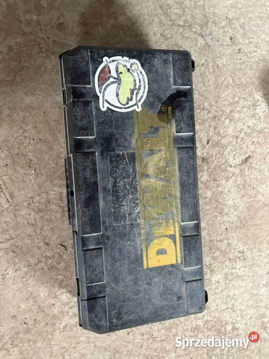 Młot wyburzeniowy Dewalt