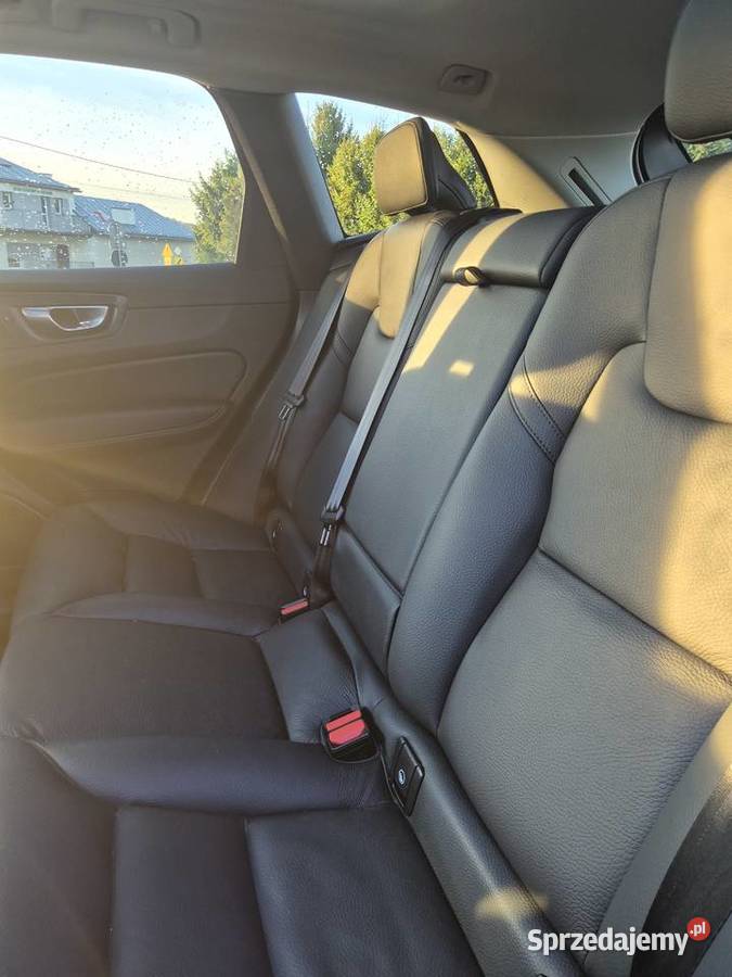 Volvo XC60 B5 B DARK PLUS 250 2024R MATRIX 4X4 szary