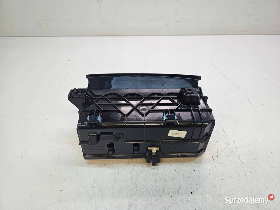 SCHOWEK FOTELA PRAWY AUDI A3 8V 8V0881578 Przystajń