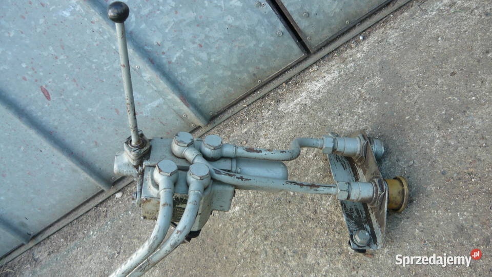 Rozdzielacz hydrauliczny Ursus C 330 na błotnik