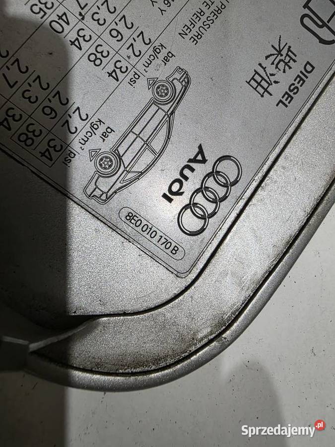 Klapka wlewu paliwa Audi A4B6 LY7W Rok produkcji 2001 Iława