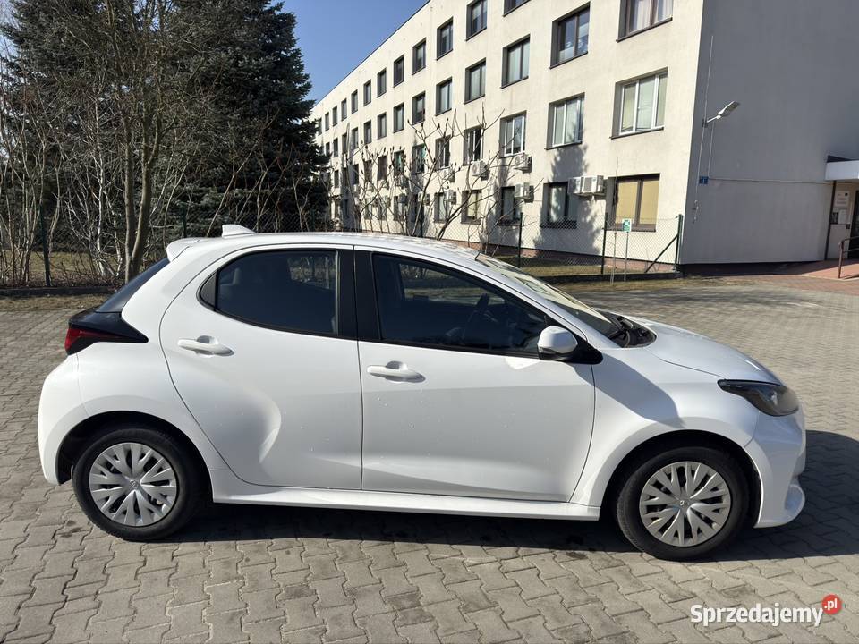 Toyota Yaris 15 Benzyna 2021 r Yaris Świerże Górne