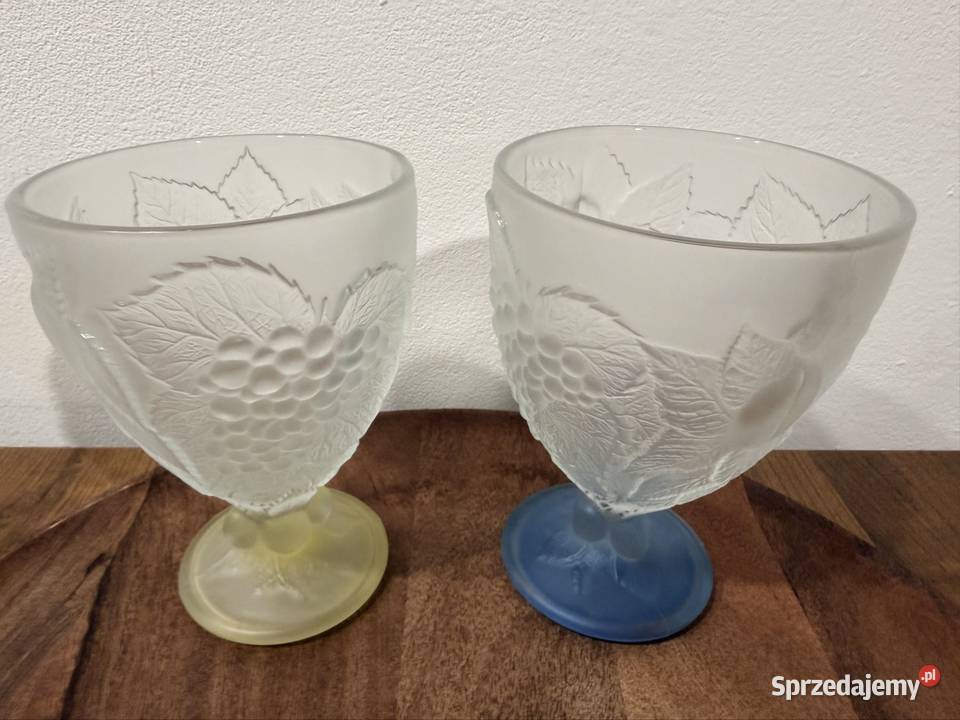 Śliczne masywne 2 kielich deserowe