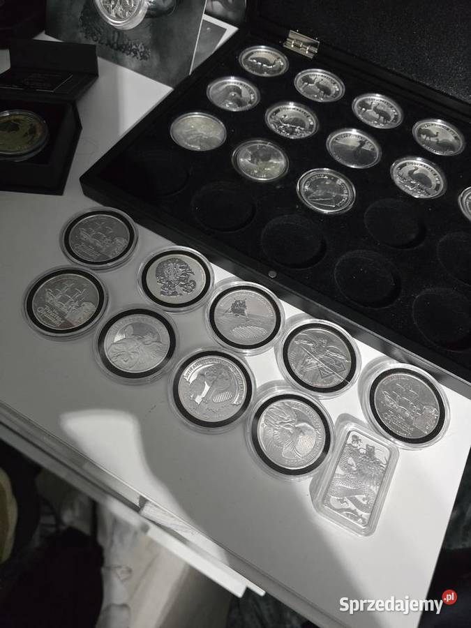 zestaw 32 srebrnych monet wagi 1 uncji próby 999 Warszawa