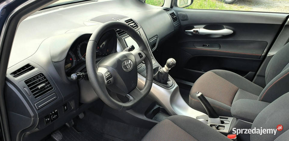 Toyota Auris 6 biegówKlimatronikLedyWebasto2 Przyszowice sprzedam