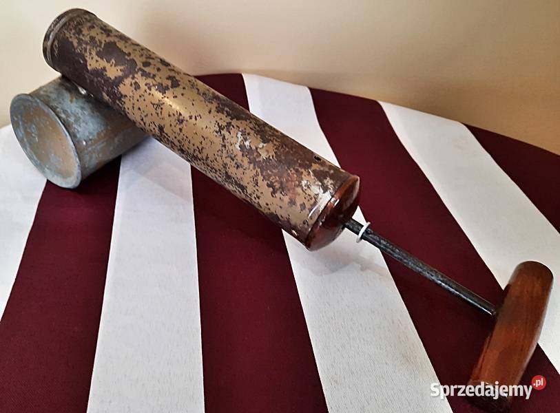 Opryskiwacz z lat PRL produkcji ZAGD w Krakowie Ostrów Wielkopolski