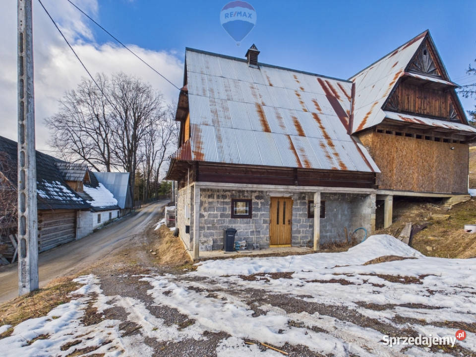 Dom z pomieszczeniem gospodarczym Dzianisz balkon
