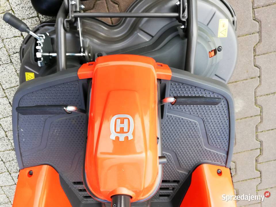 Powystawowy Rider Husqvarna R112C5 z pługiem łódzkie
