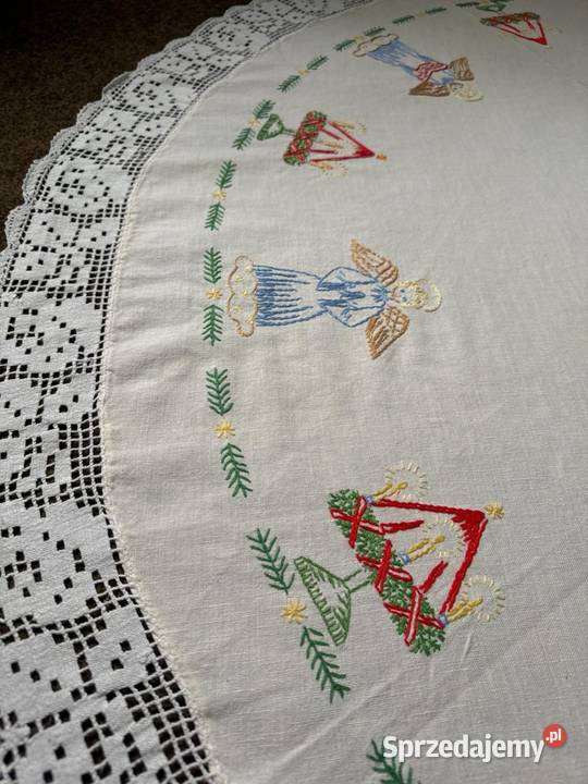 obrus okrągły ręcznie haftowany rękodzieło