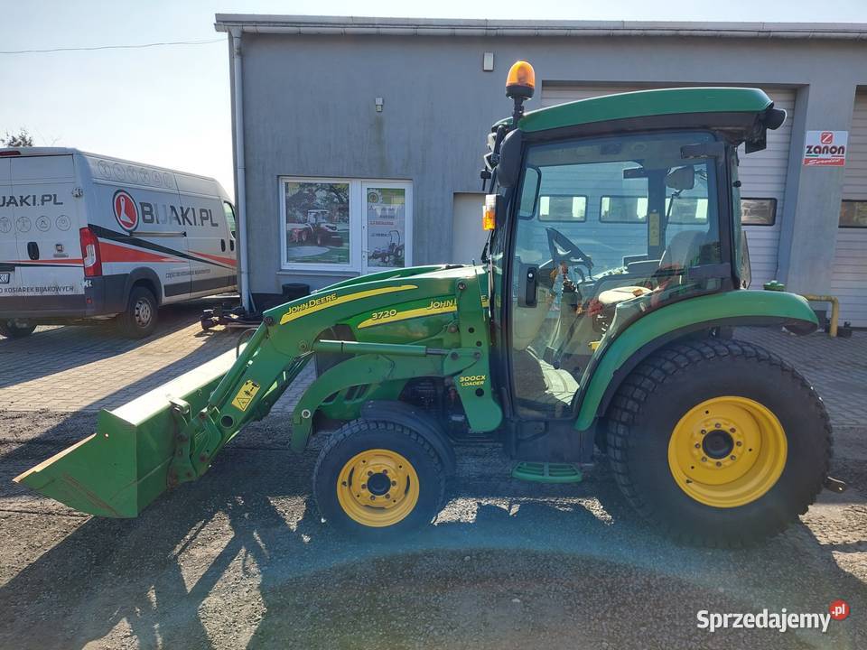 Ciągnik ogrodniczy komunalny John Deere 3720 z John Deere Łubowo