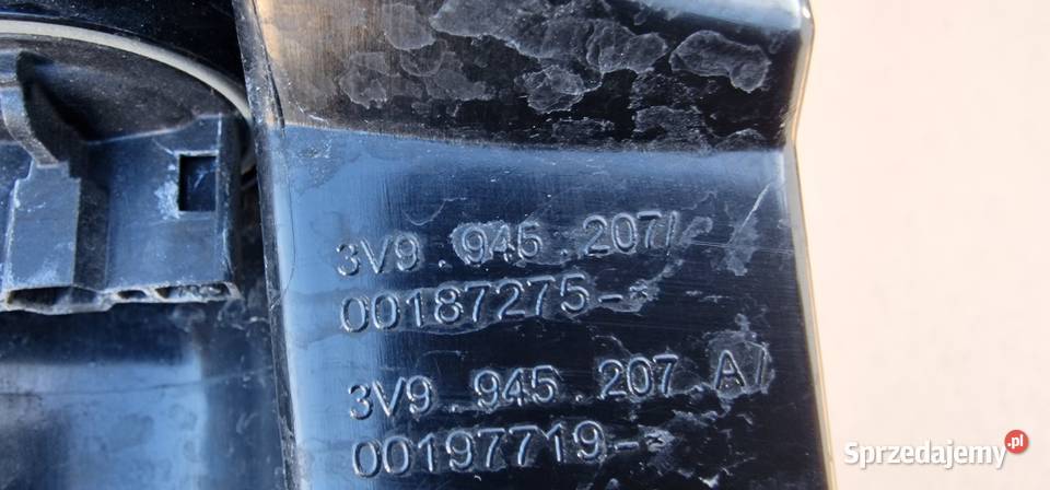 SKODA SUPERB III 3 KOMBI LAMPA TYLNA TYŁ LEWA Bieleń