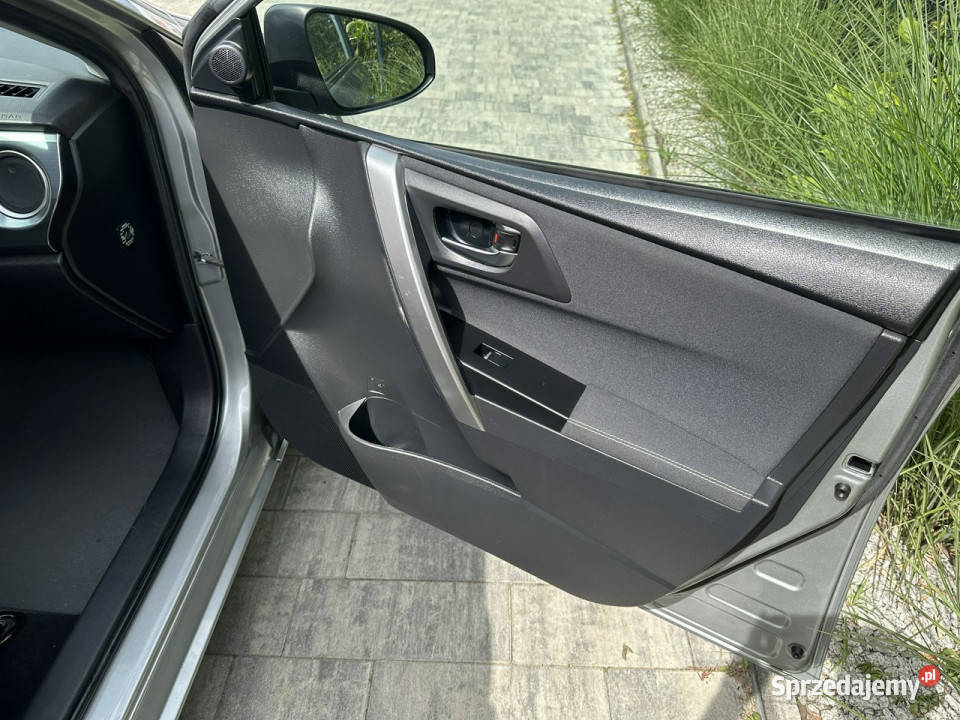 Toyota Auris Hybryda niski przebieg oryginalny nieuszkodzony Poznań