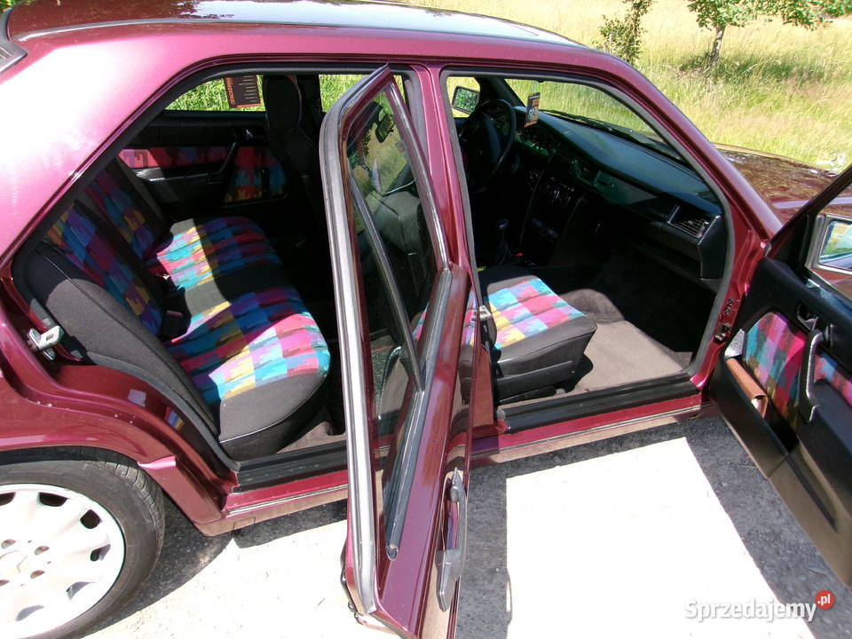 MERCEDES 190 AVANTGARDE ROSSO Rok produkcji 1992