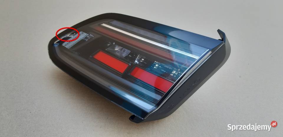 VW ARTEON LIFT LAMPA PRAWY TYŁ W KLAPĘ PRAWA osobowe