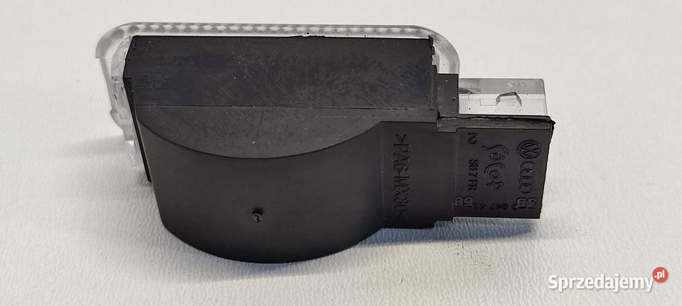 SKODA KAROQ LAMPKA OŚWIETLENIE 3B0947415B