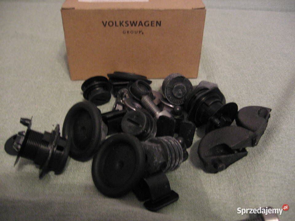 8K0098615A AUDI A4 Zestaw montażowy maski przód sprzedam