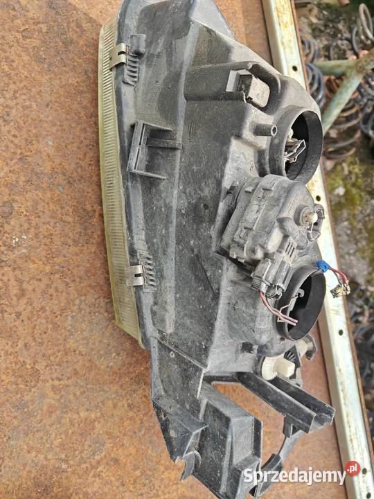 Lampa prawa Nissan Almera