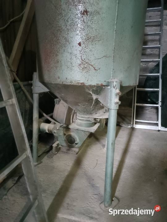 Śrutownik bijakowy z mieszalnikiem sprzedam