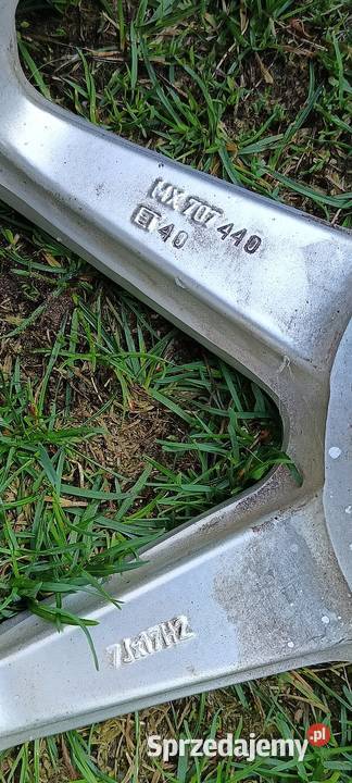 Felgi aluminiowe z oponami letnimi