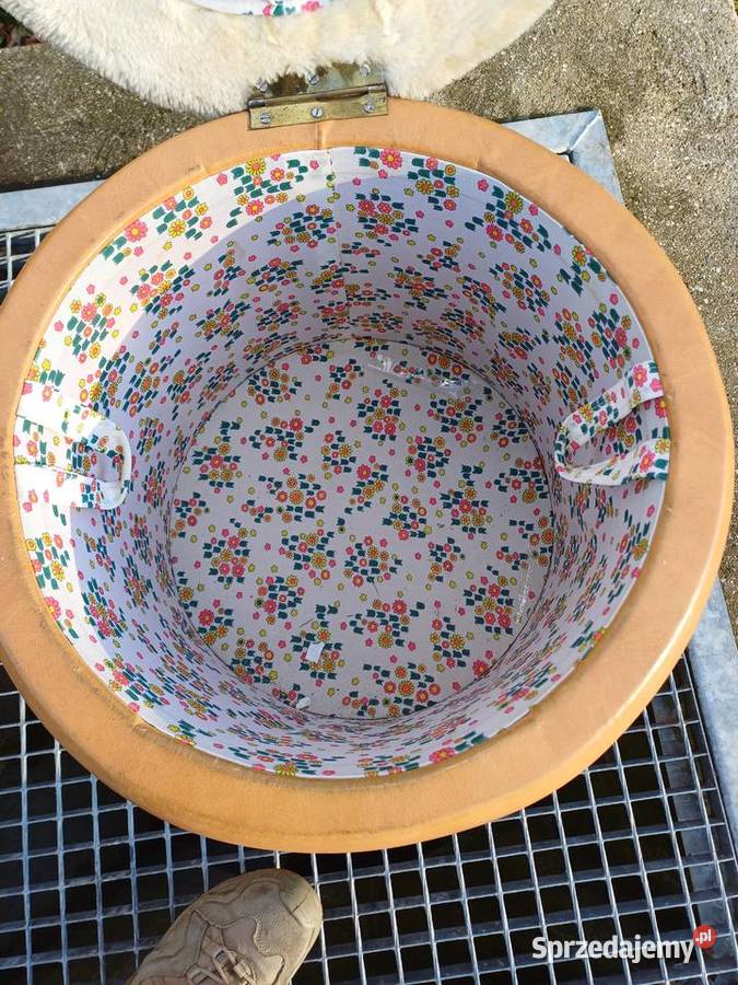 Retro pufa obrotowa skórkowa z 1972 roku Lubań