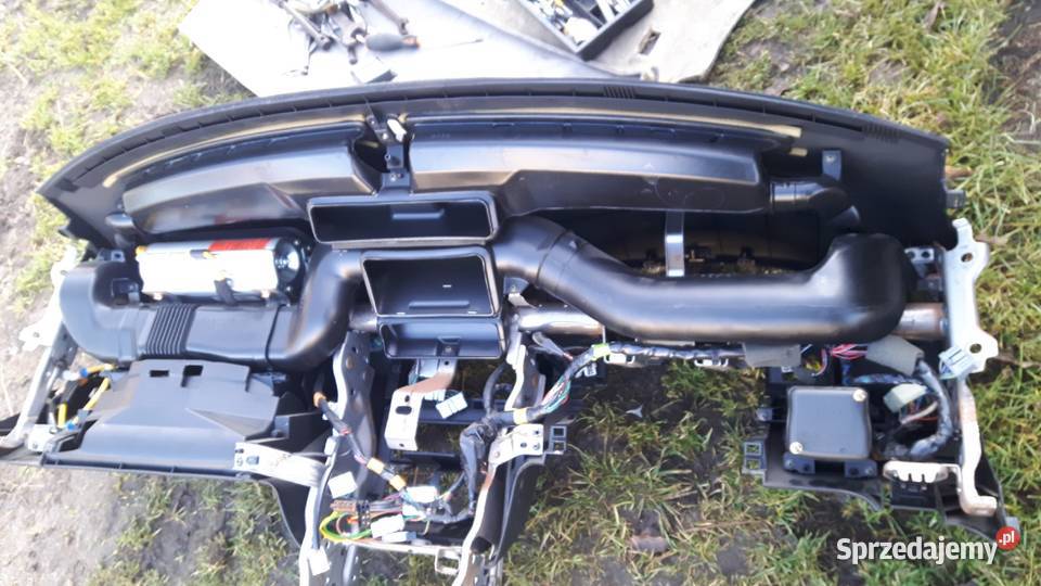 Mazda 323F BA 1998r kokpit deska rozdzielcza Wyposażenie wnętrza Wyposażenie wnętrza mazowieckie Serock