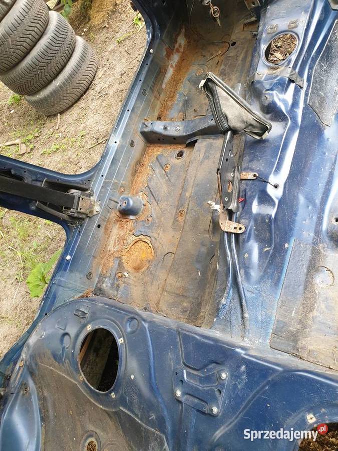 Karoseria buda elementy BMW E36 sedan 97r Rok produkcji 1997 Poniatowa sprzedam
