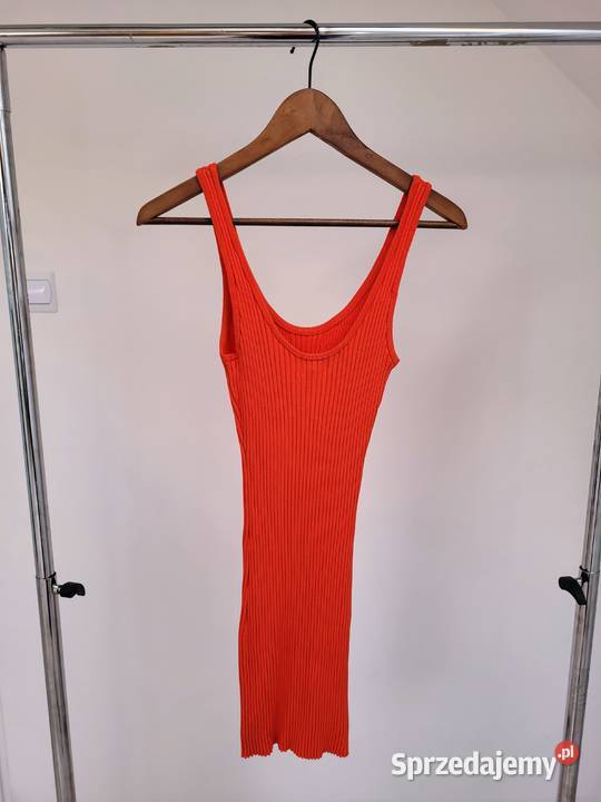 Pomarańczowa dzianinowa sukienka w prążki z Liszki