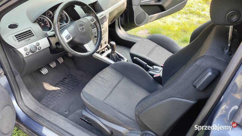 Opel Astra H GTC 18