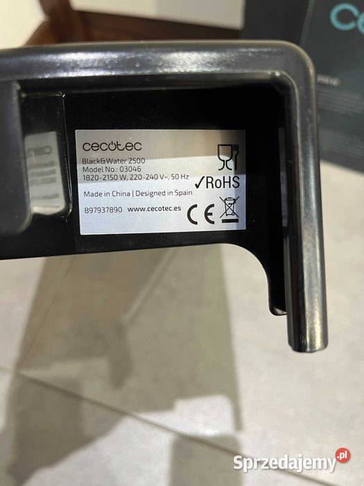 Kontaktowy grill elektryczny Cecotec Black Water