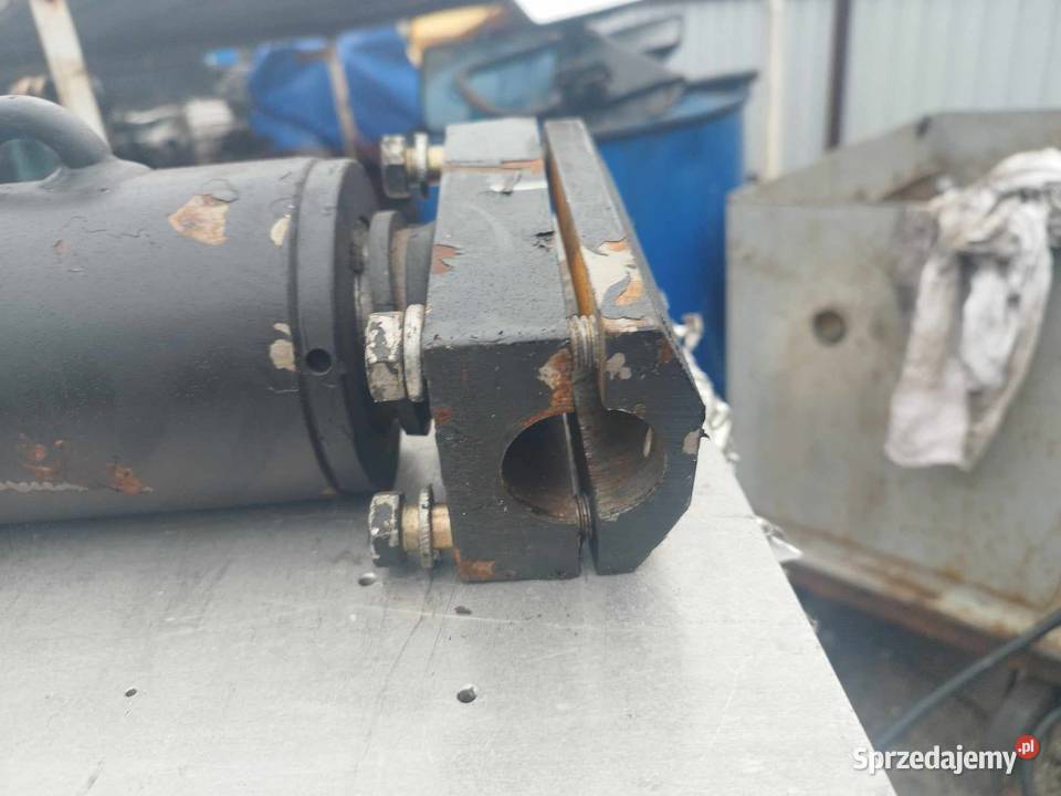 Siłownik hydrauliczny Złożony 73 rozciągnięty Strzyżew
