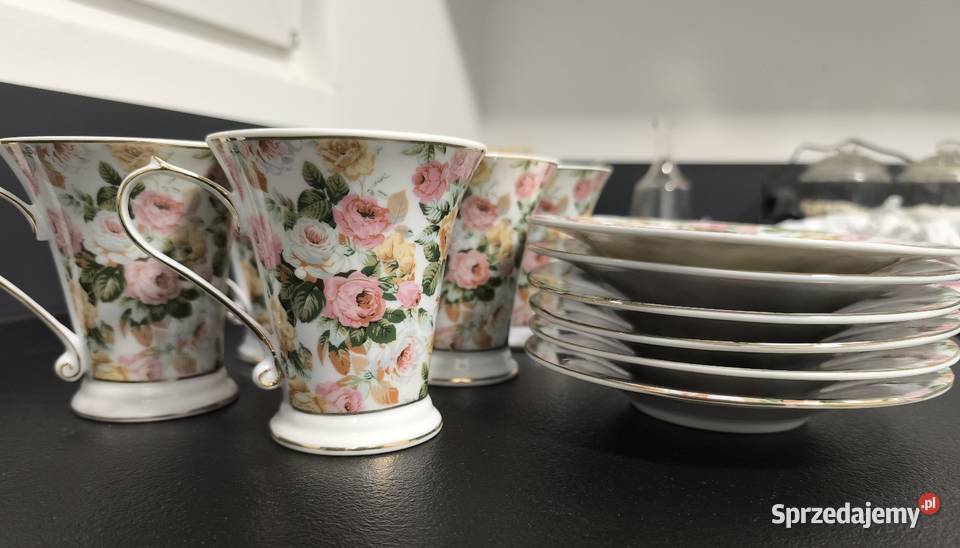 Porcelanowe wysokie filiżanki że spodeczkami Gdańsk