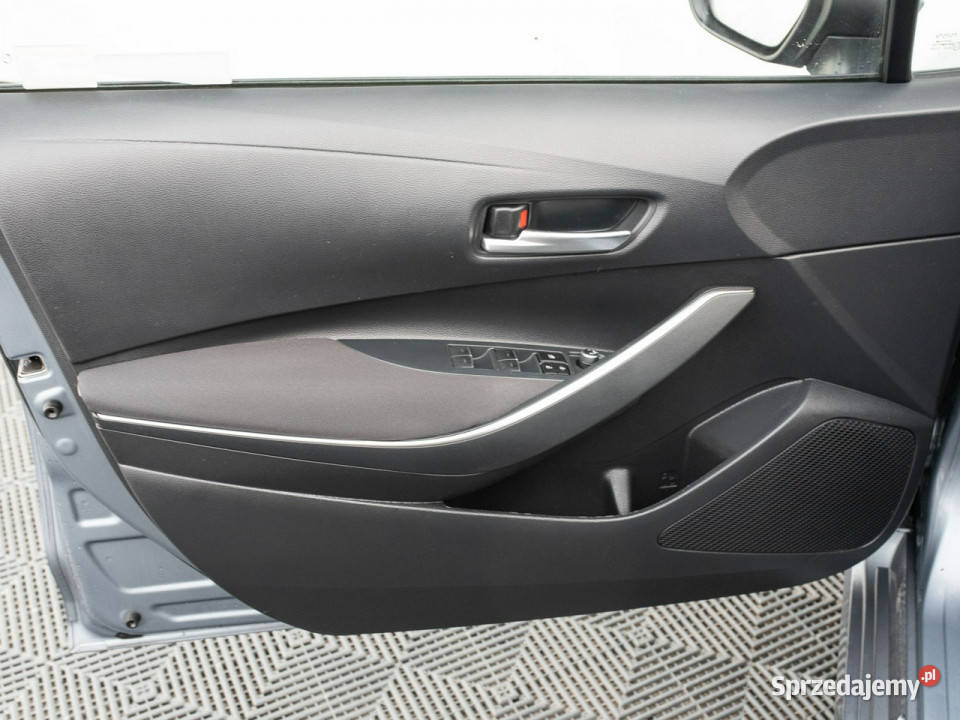 Toyota Corolla WJ8319L15 Comfort Kcofania 2 asystent pasa ruchu Corolla Pępowo