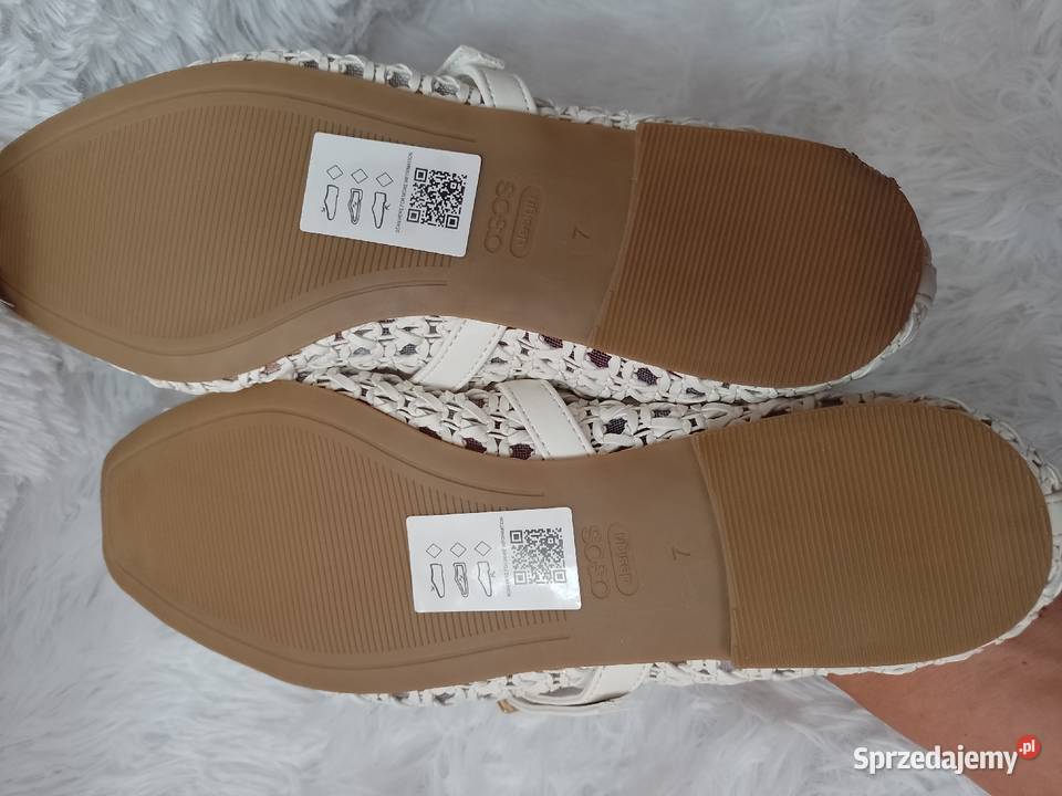 40 ASOS Białe baleriny ażurowe z zapięciem z Kraków
