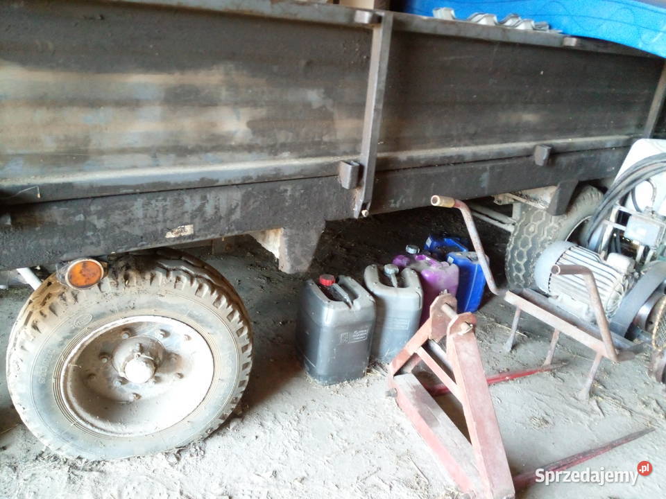 Rozrzutnik Czarna Białostocka 4t dwuosiowy nieuszkodzony Rozrzutniki obornika Bodaczki