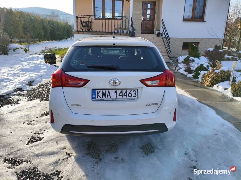 Toyota Auris II 14 D4D kombi stan bezwypadkowy