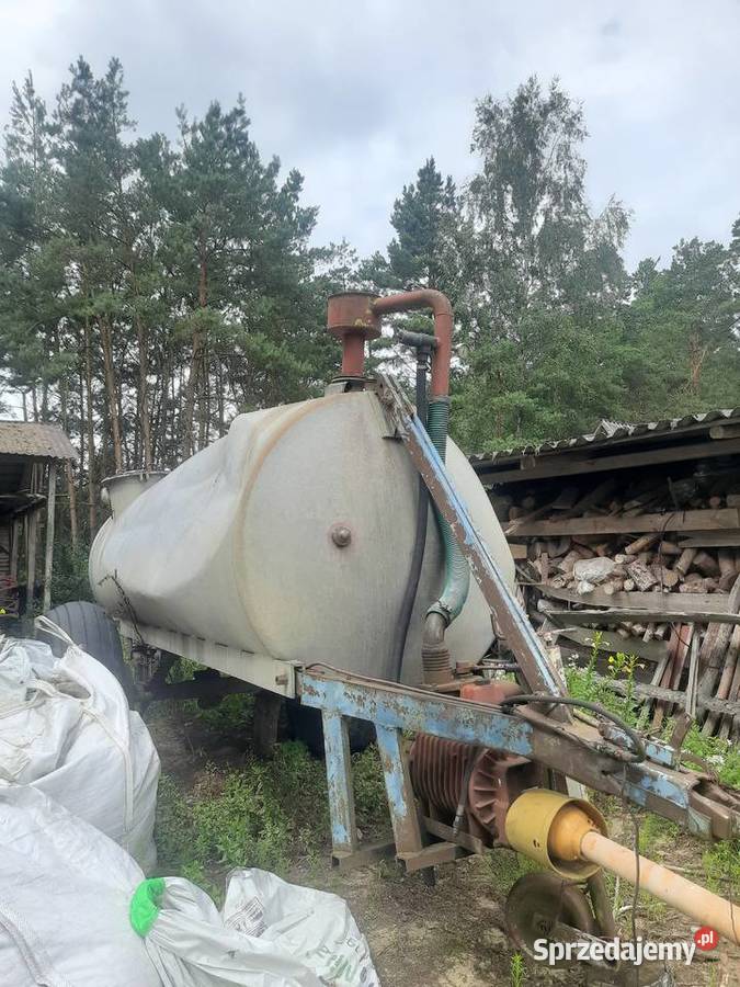 Beczkowóz trabant wciągnięty
