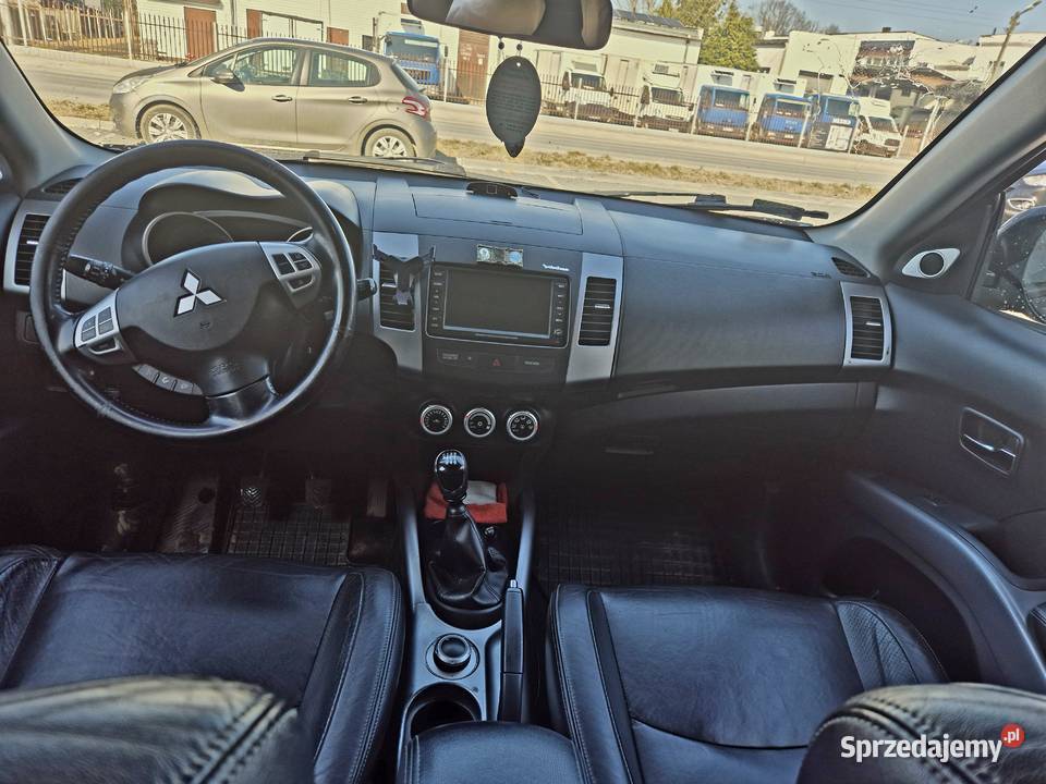 Mitsubishi Outlander 2 7 osob Rok produkcji 2007 Konieczkowa